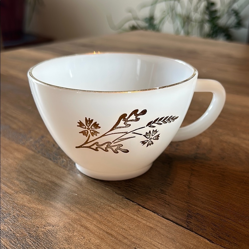 🔥🔥Vintage Federal Glass MEADOW GOLD Milk Glass Wheat Gold Trim Coffee /Tea Cups.